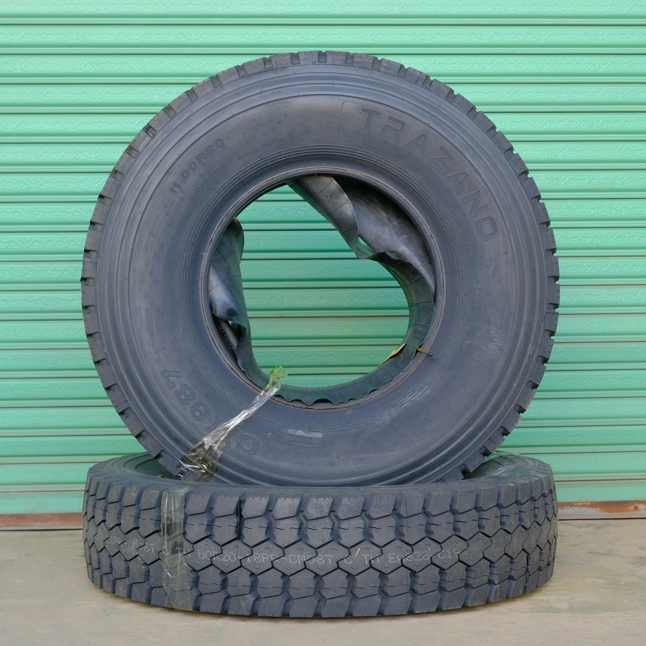 CM987 11.00R20