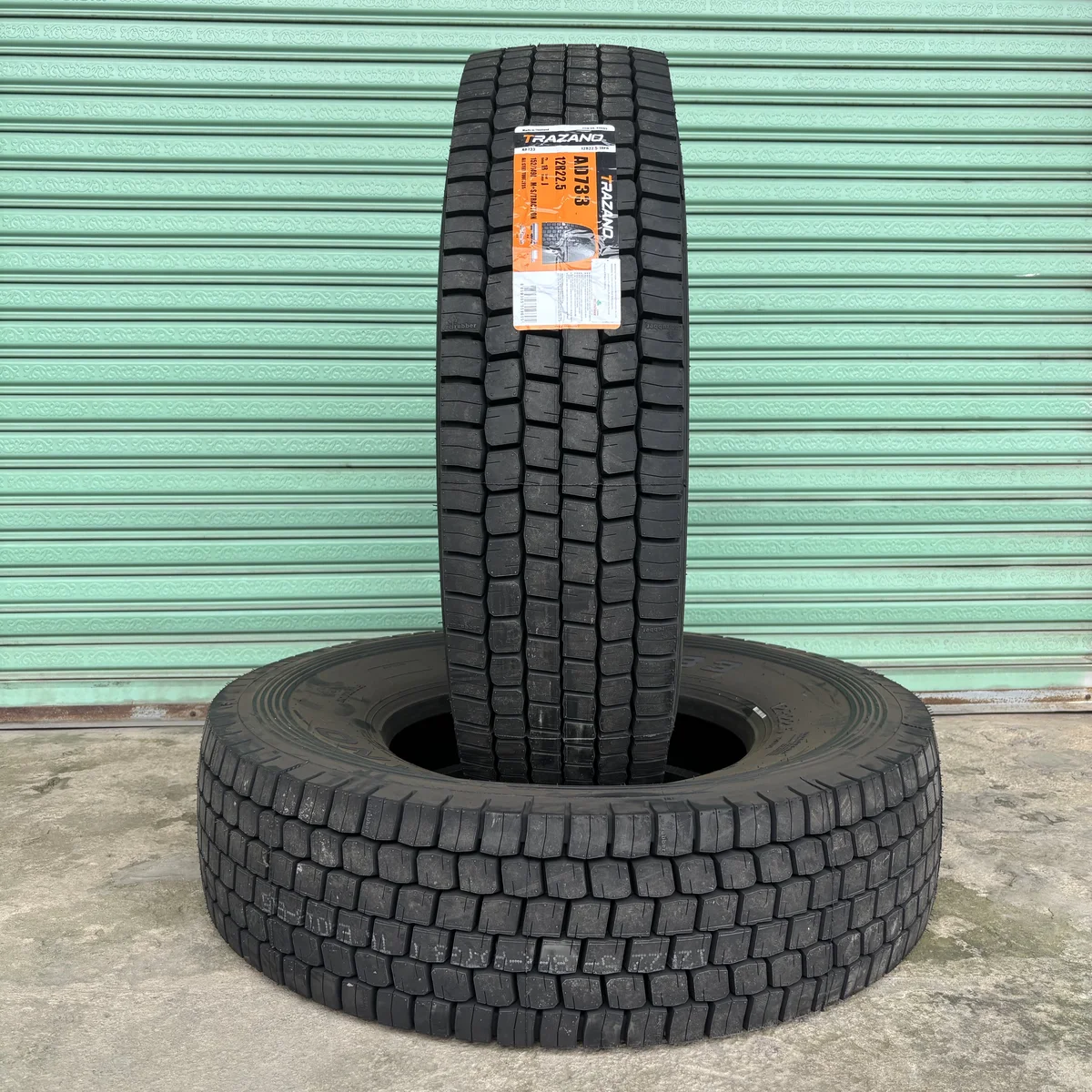 AD733 12R22.5